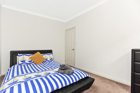 'The Hidden Diamond' - Normanville - Sunshine Coast Guide 24