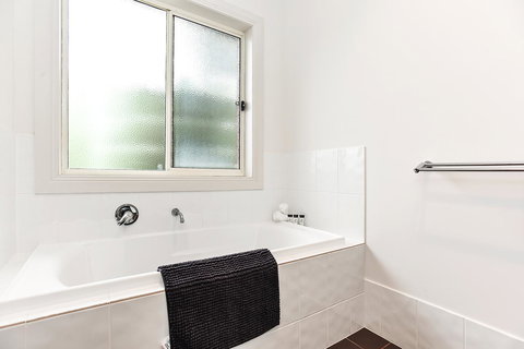 'The Hidden Diamond' - Normanville - Sunshine Coast Guide 25