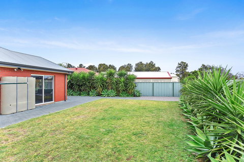 'The Hidden Diamond' - Normanville - Sunshine Coast Guide 32