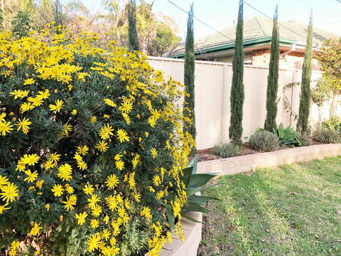Beautiful Garden House - Sunshine Coast Guide 2