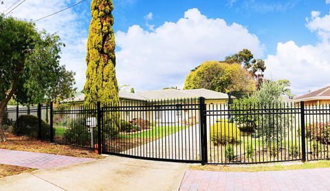 Beautiful Garden House - Sunshine Coast Guide 7