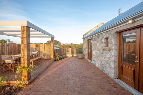 Lucy's Cottage - Sunshine Coast Guide 23