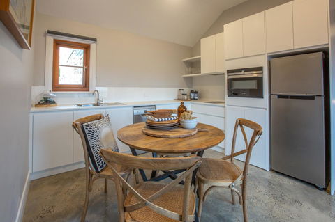 Lucy's Cottage - Sunshine Coast Guide 10