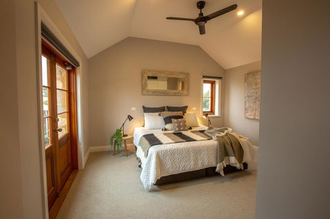 Lucy's Cottage - Sunshine Coast Guide 2