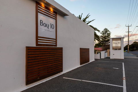 Bay 10 - Suites And Apartments - Sunshine Coast Guide 19