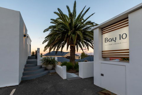 Bay 10 - Suites And Apartments - Sunshine Coast Guide 21