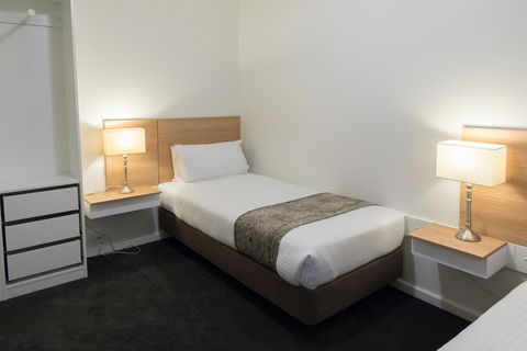 Bay 10 - Suites And Apartments - Sunshine Coast Guide 24