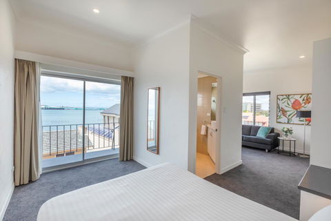 Bay 10 - Suites And Apartments - Sunshine Coast Guide 11