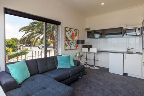 Bay 10 - Suites And Apartments - Sunshine Coast Guide 6