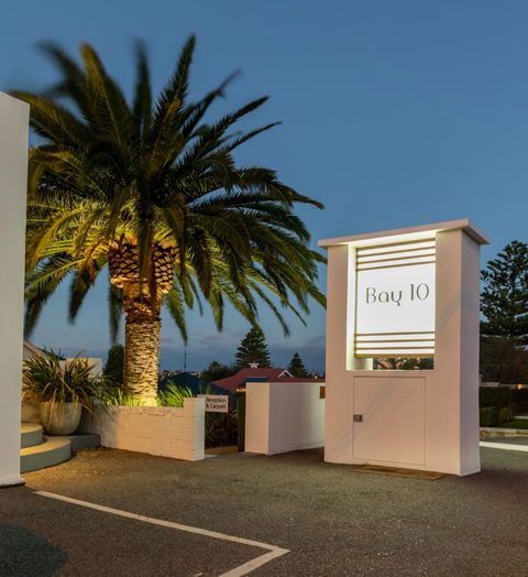 Bay 10 - Suites And Apartments - Sunshine Coast Guide 16