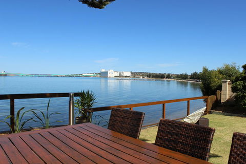 Bay 10 - Suites And Apartments - Sunshine Coast Guide 30