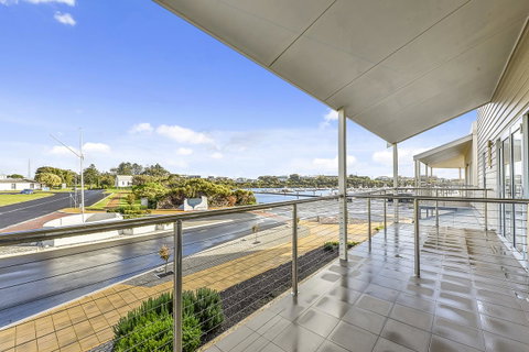 Aloha Waterfront Properties - Sunshine Coast Guide 23