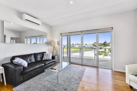 Aloha Waterfront Properties - Sunshine Coast Guide 26