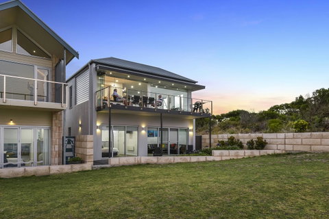 Aloha Waterfront Properties - Sunshine Coast Guide 2