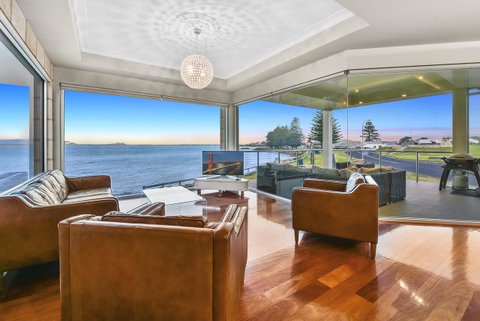 Aloha Waterfront Properties - Sunshine Coast Guide 4