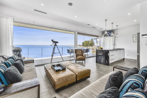 Aloha Waterfront Properties - Sunshine Coast Guide 3