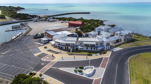 Aloha Waterfront Properties - Sunshine Coast Guide 1