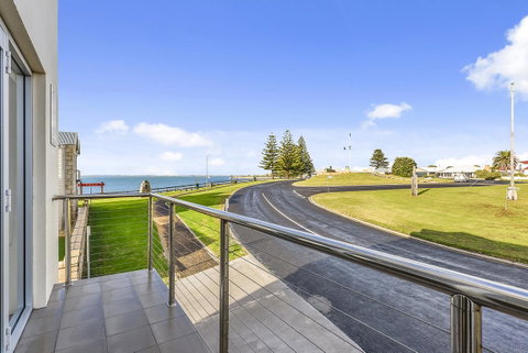 Aloha Waterfront Properties - Sunshine Coast Guide 14