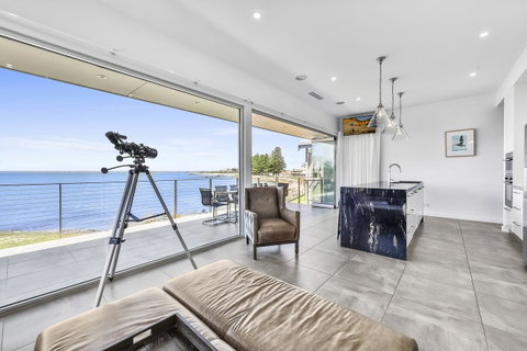 Aloha Waterfront Properties - Sunshine Coast Guide 8