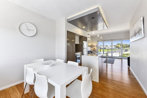 Aloha Waterfront Properties - Sunshine Coast Guide 27