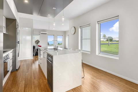 Aloha Waterfront Properties - Sunshine Coast Guide 6