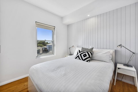 Aloha Waterfront Properties - Sunshine Coast Guide 19
