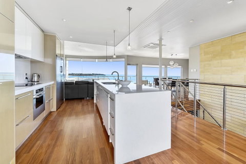Aloha Waterfront Properties - Sunshine Coast Guide 5