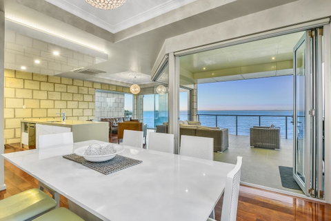 Aloha Waterfront Properties - Sunshine Coast Guide 9