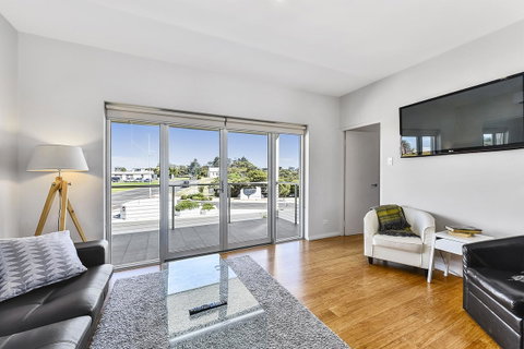 Aloha Waterfront Properties - Sunshine Coast Guide 29