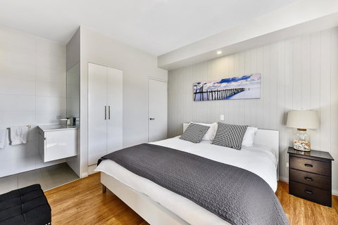 Aloha Waterfront Properties - Sunshine Coast Guide 21