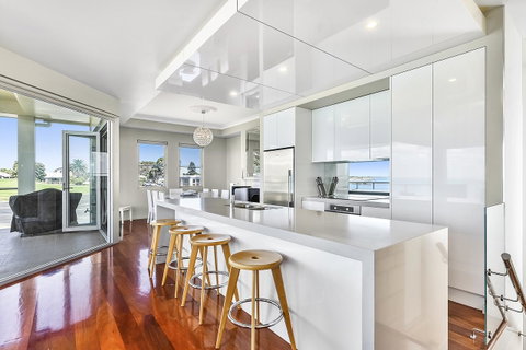 Aloha Waterfront Properties - Sunshine Coast Guide 7