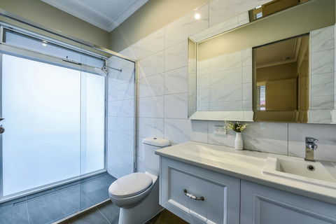 Aloha Central Luxury Apartments - Sunshine Coast Guide 16