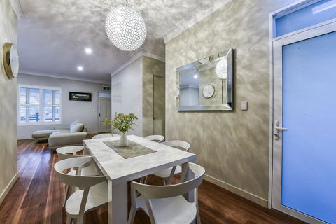 Aloha Central Luxury Apartments - Sunshine Coast Guide 9