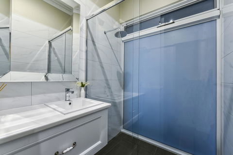 Aloha Central Luxury Apartments - Sunshine Coast Guide 18
