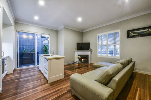 Aloha Central Luxury Apartments - Sunshine Coast Guide 3