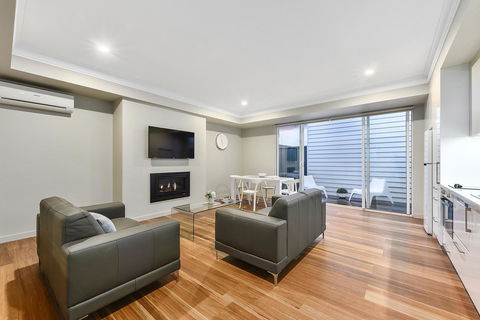 Aloha Central Luxury Apartments - Sunshine Coast Guide 6