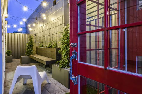 Aloha Central Luxury Apartments - Sunshine Coast Guide 11