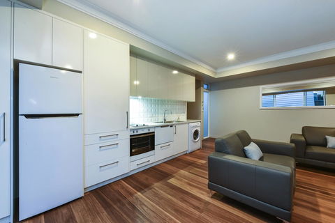 Aloha Central Luxury Apartments - Sunshine Coast Guide 29