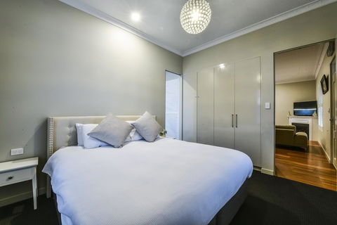 Aloha Central Luxury Apartments - Sunshine Coast Guide 14