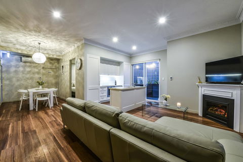 Aloha Central Luxury Apartments - Sunshine Coast Guide 8