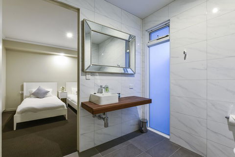 Aloha Central Luxury Apartments - Sunshine Coast Guide 26