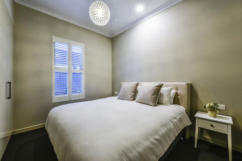 Aloha Central Luxury Apartments - Sunshine Coast Guide 4