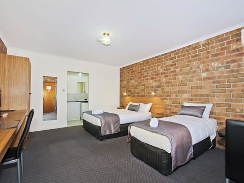 Motel Goolwa - Sunshine Coast Guide 0