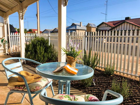 Inglenook Cottage - Sunshine Coast Guide 1