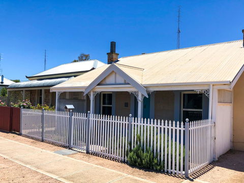 Inglenook Cottage - Sunshine Coast Guide 35