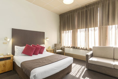 Adelaide Paringa - Sunshine Coast Guide 2