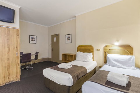 Adelaide Paringa - Sunshine Coast Guide 10
