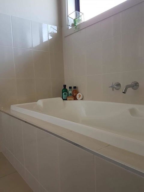 Little On Ash - Sunshine Coast Guide 1