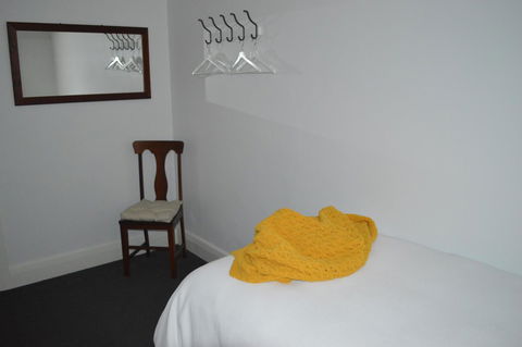 Two Cow Cottage Bed & Breakfast - Sunshine Coast Guide 16