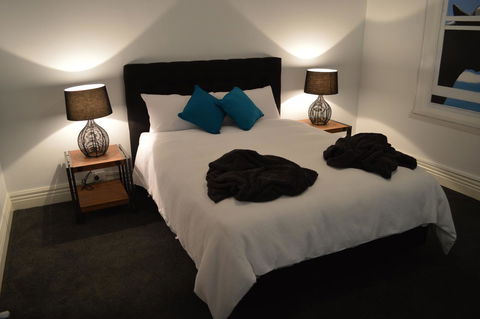 Two Cow Cottage Bed & Breakfast - Sunshine Coast Guide 19